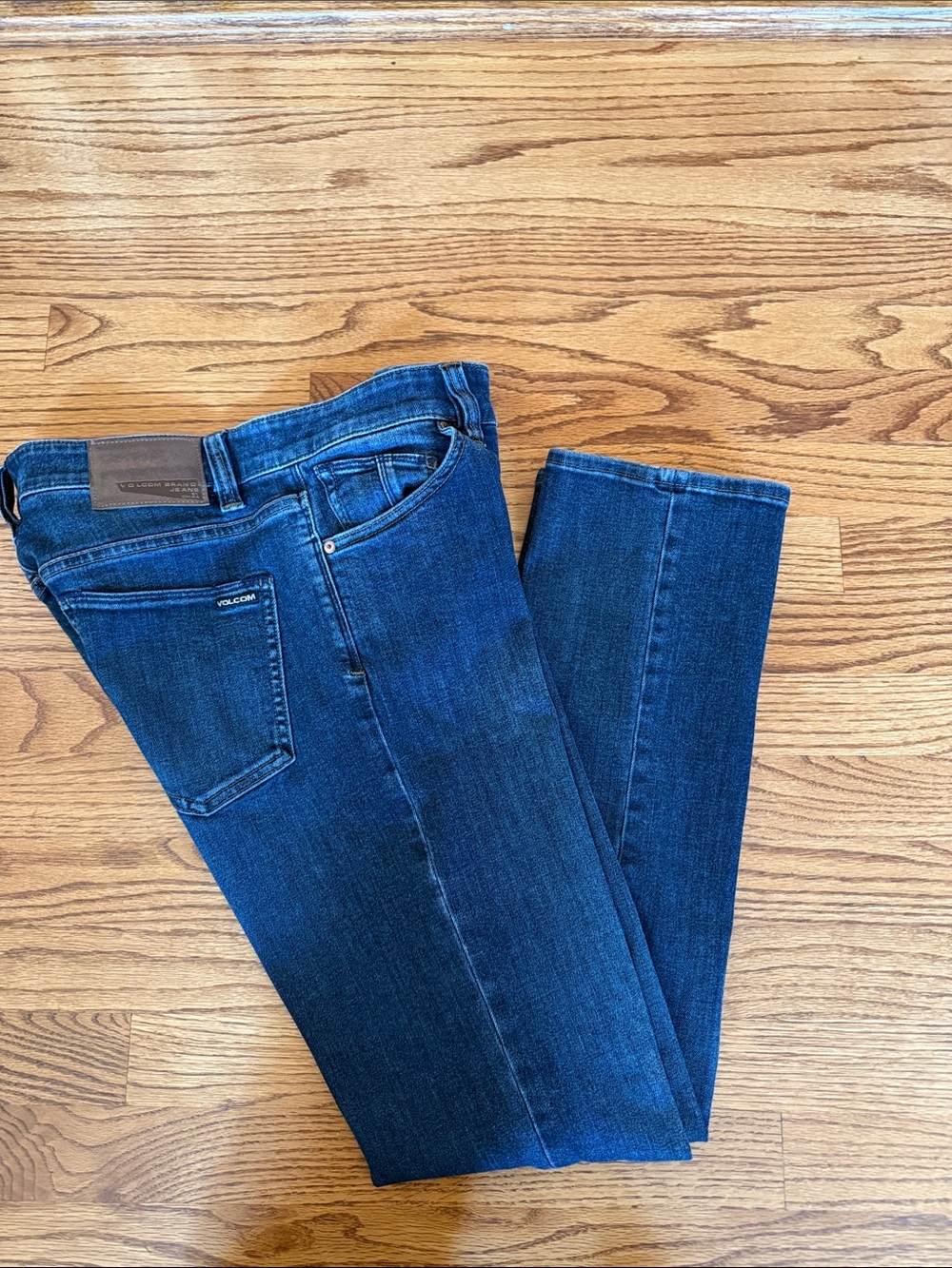 Volcom Vorta Slim Straight Jeans, stretchy material and classic look.